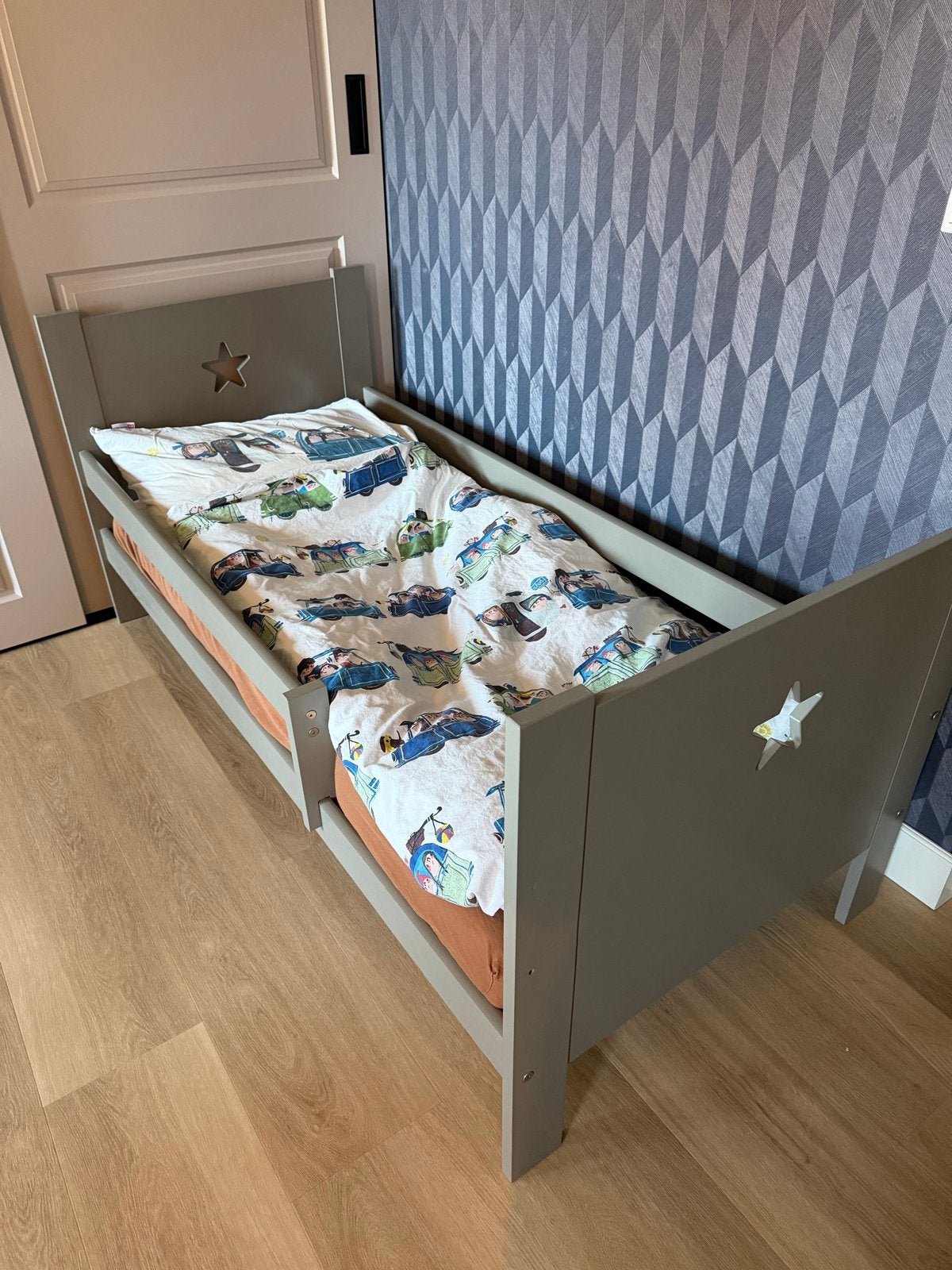 Petit Amelie Juniorbed Grijs 160x70cm (incl. matras), Ophalen, Gebruikt, 70 tot 85 cm, Matras