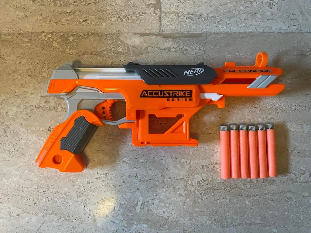 Nerf AccuStrike Falconfire Blaster met 6 Darts, Ophalen of Verzenden, Zo goed als nieuw, Jongen of Meisje