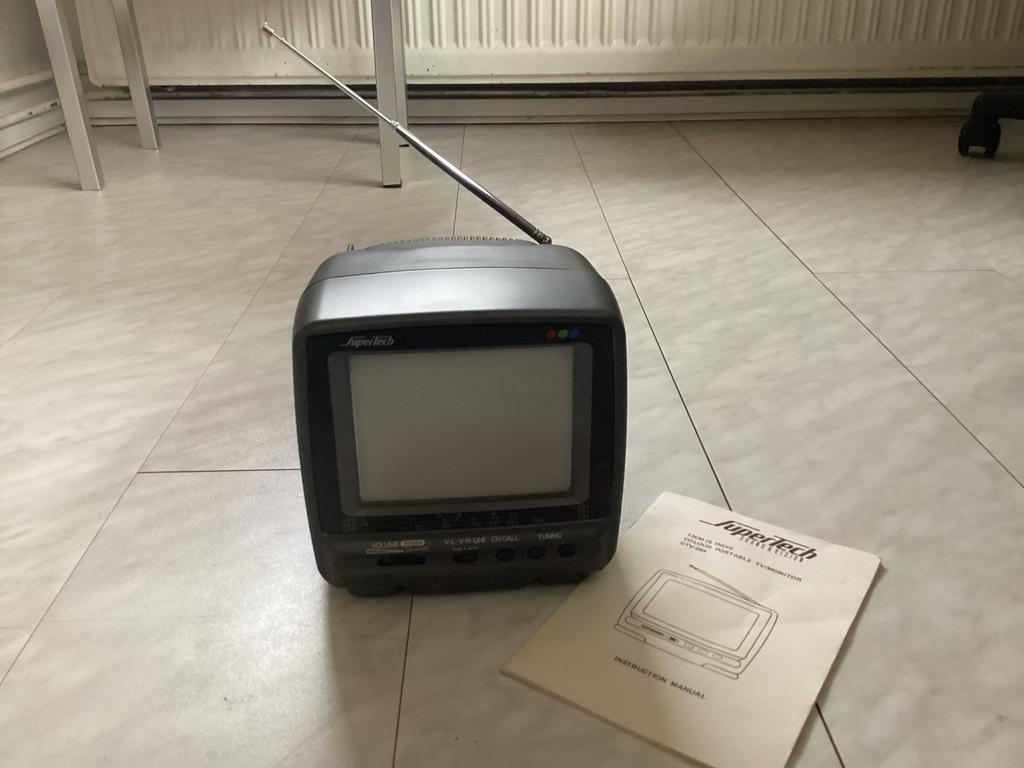 SuperTech CTV-294 Draagbare Kleuren TV/Monitor (13cm), Audio, Tv en Foto, Vintage Televisies, Ophalen, Zo goed als nieuw, Minder dan 40 cm