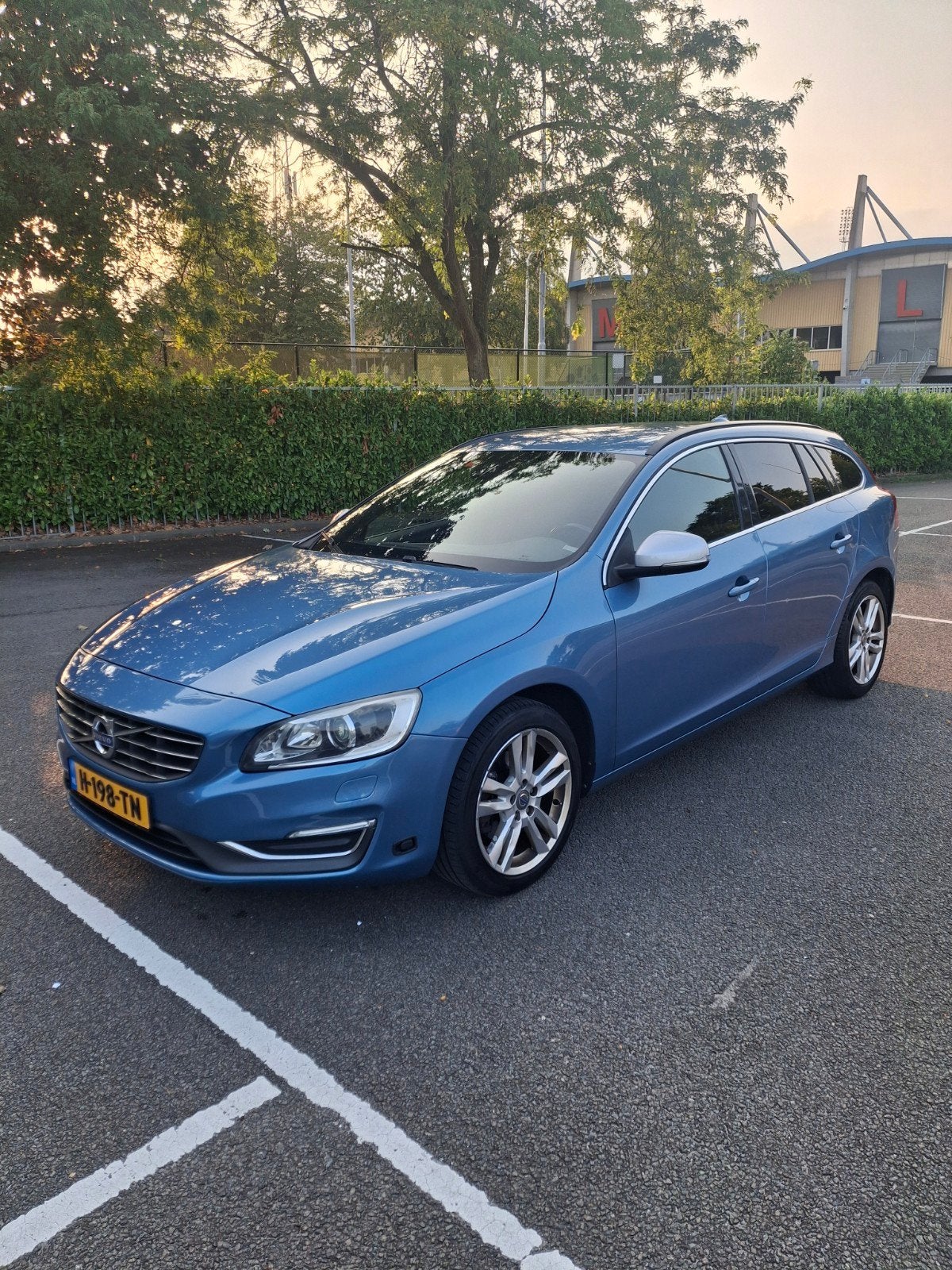 Volvo V60 T5 245pk | 8traps | Perfect onderhouden | Topstaat, Auto's, Stof, Zwart, 4 cilinders, 1969 cc