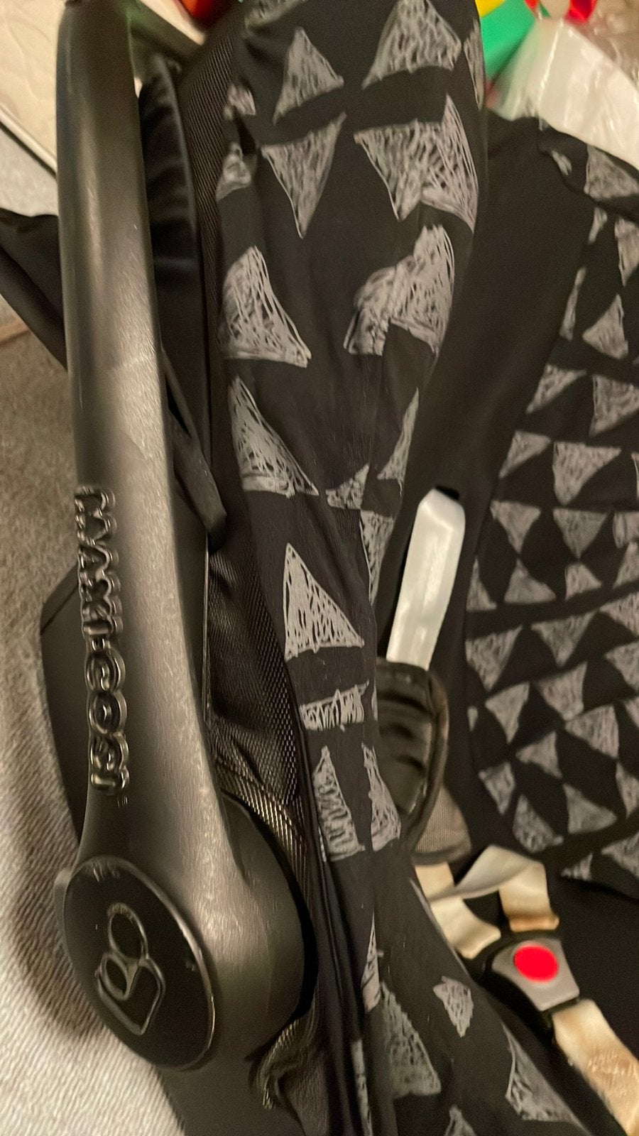Maxicosi pebble autostoel met zonnescherm en voetenzak, Ophalen, Autogordel, Zo goed als nieuw, 0 t/m 13 kg