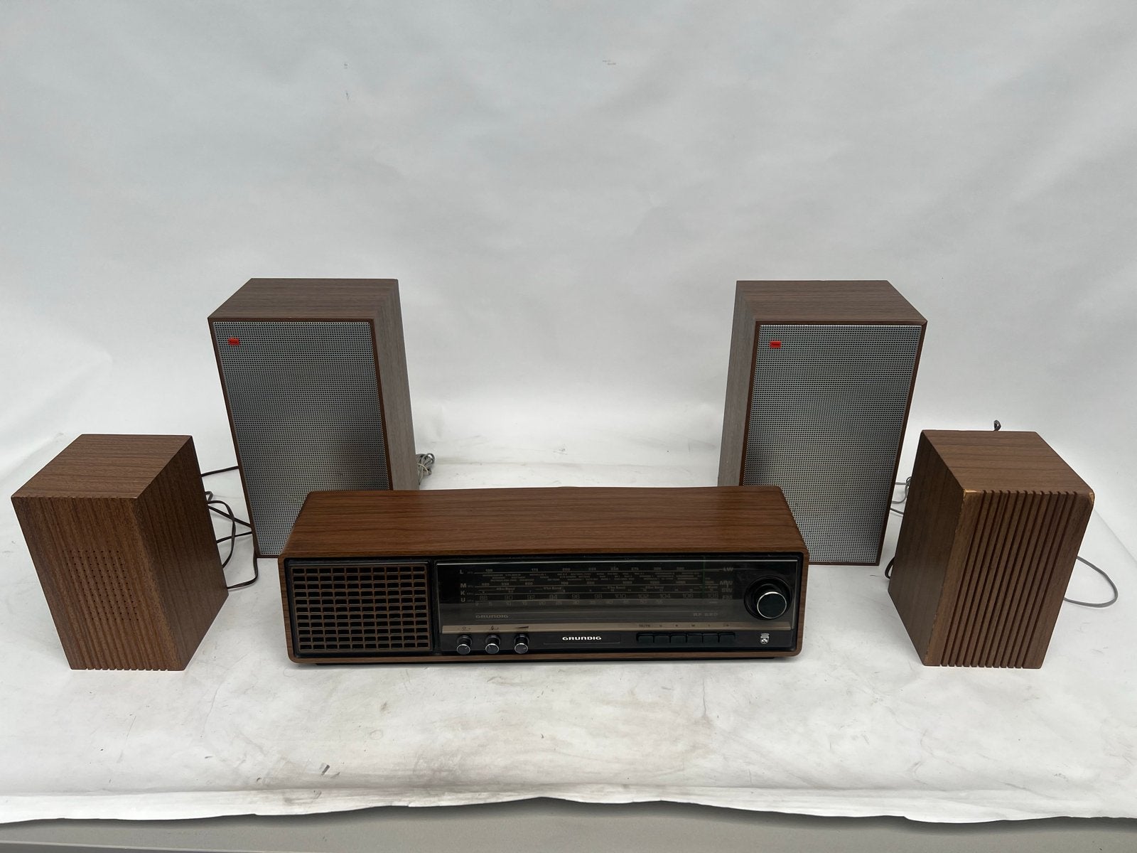 Vintage Grundig RF 620 Radio met Speakers set, Gebruikt, Tuner of Radio, Losse componenten, Ophalen