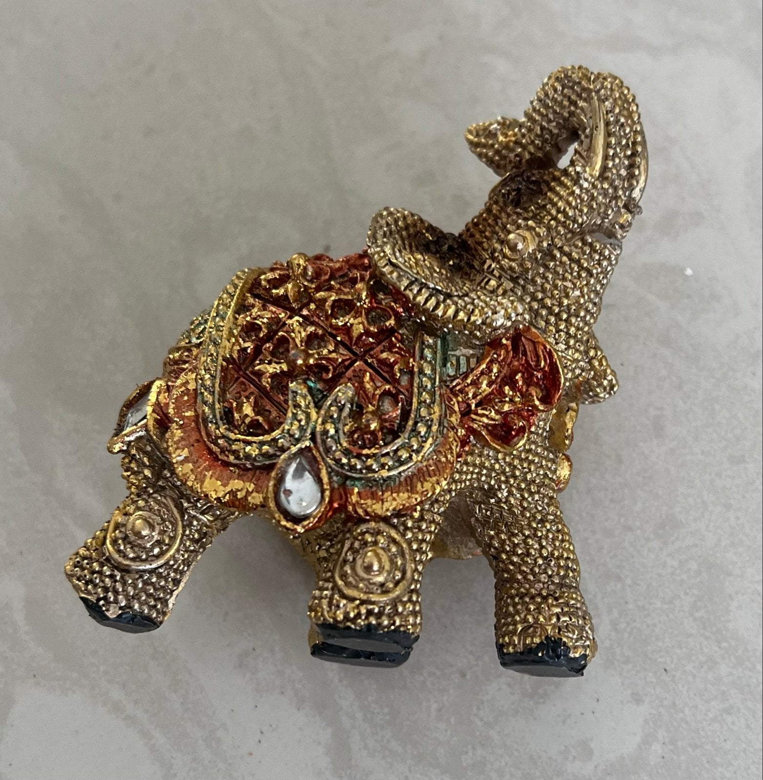 Gedetailleerd gouden olifant beeldje  versieringen (nieuw), Verzamelen, Beelden en Beeldjes, Ophalen of Verzenden, Nieuw