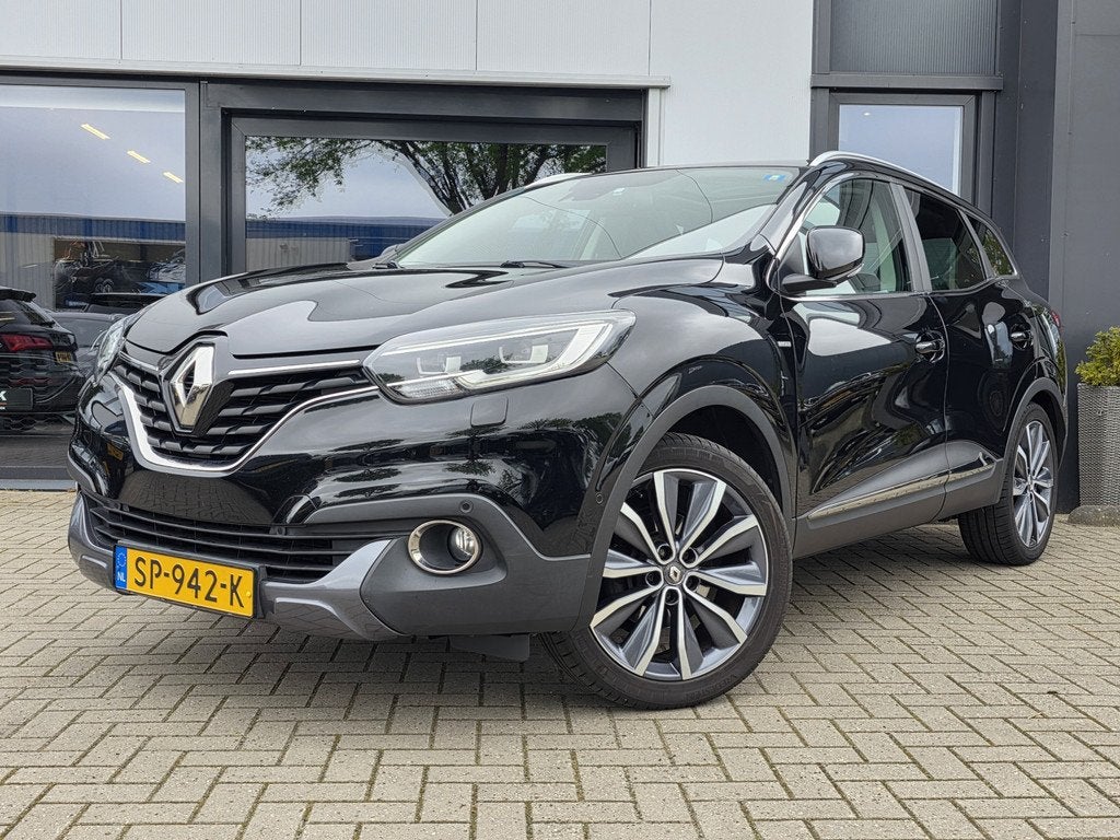 Renault Kadjar 1.2 TCe Bose + PANO DAK + LED + CAMERA + TREK, Auto's, Renault, Kadjar, Gebruikt, 4 cilinders, Zwart