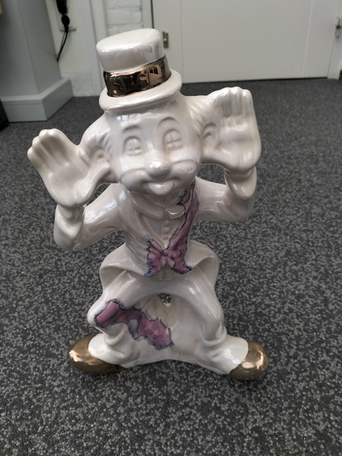 Porceleinen clown, Ophalen