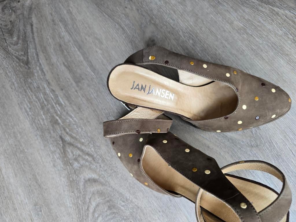 Jan Jansen suède pumps met studs mt 39, Pumps, Bruin, Jan Jansen, Ophalen of Verzenden