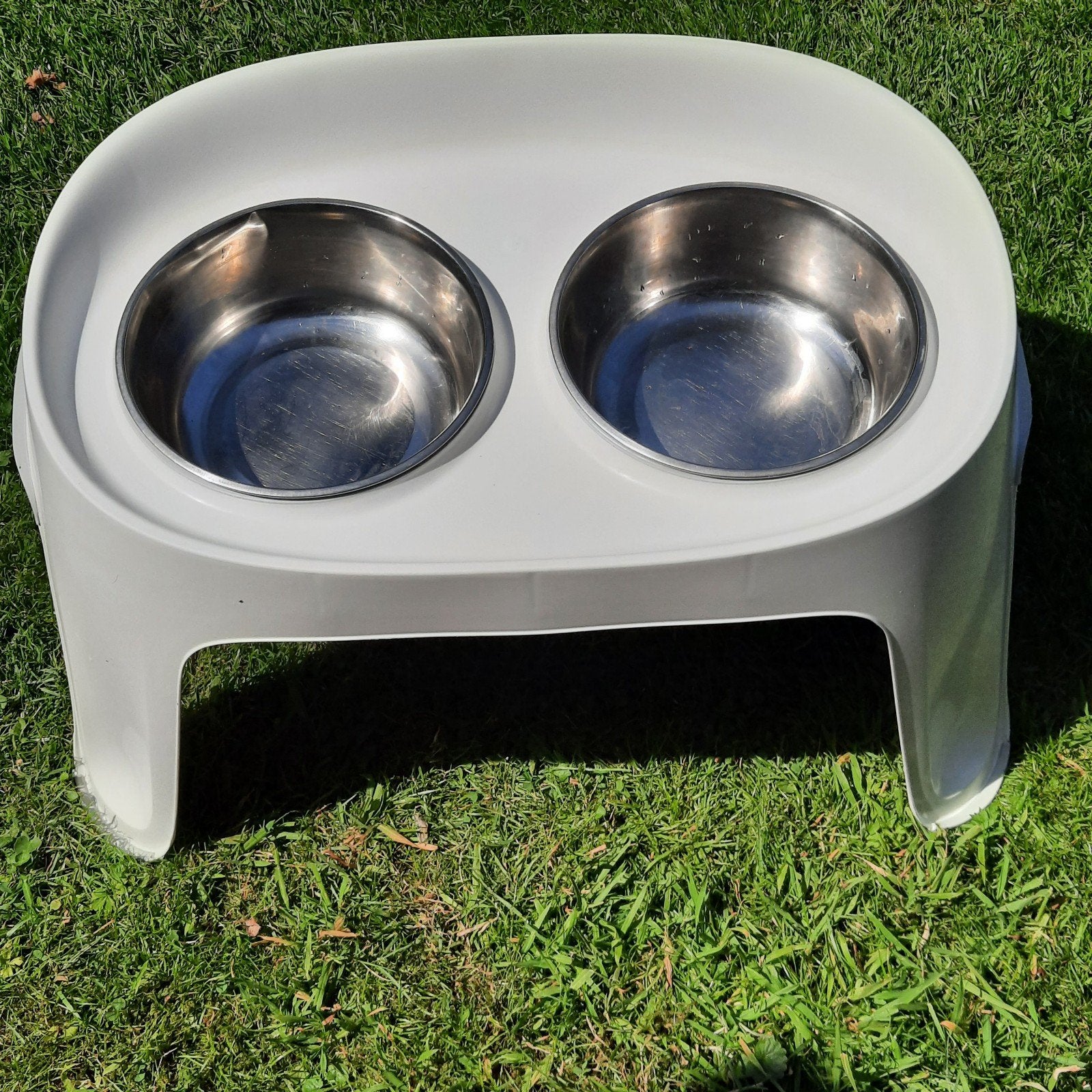 Honden voerbak wit plastic., Ophalen, Gebruikt