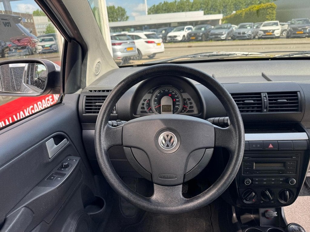 Volkswagen Fox 1.4 Trendline|Nieuwe koppeling|Nwe APK|Airco|, Zwart, 4 stoelen, Origineel Nederlands, Bedrijf