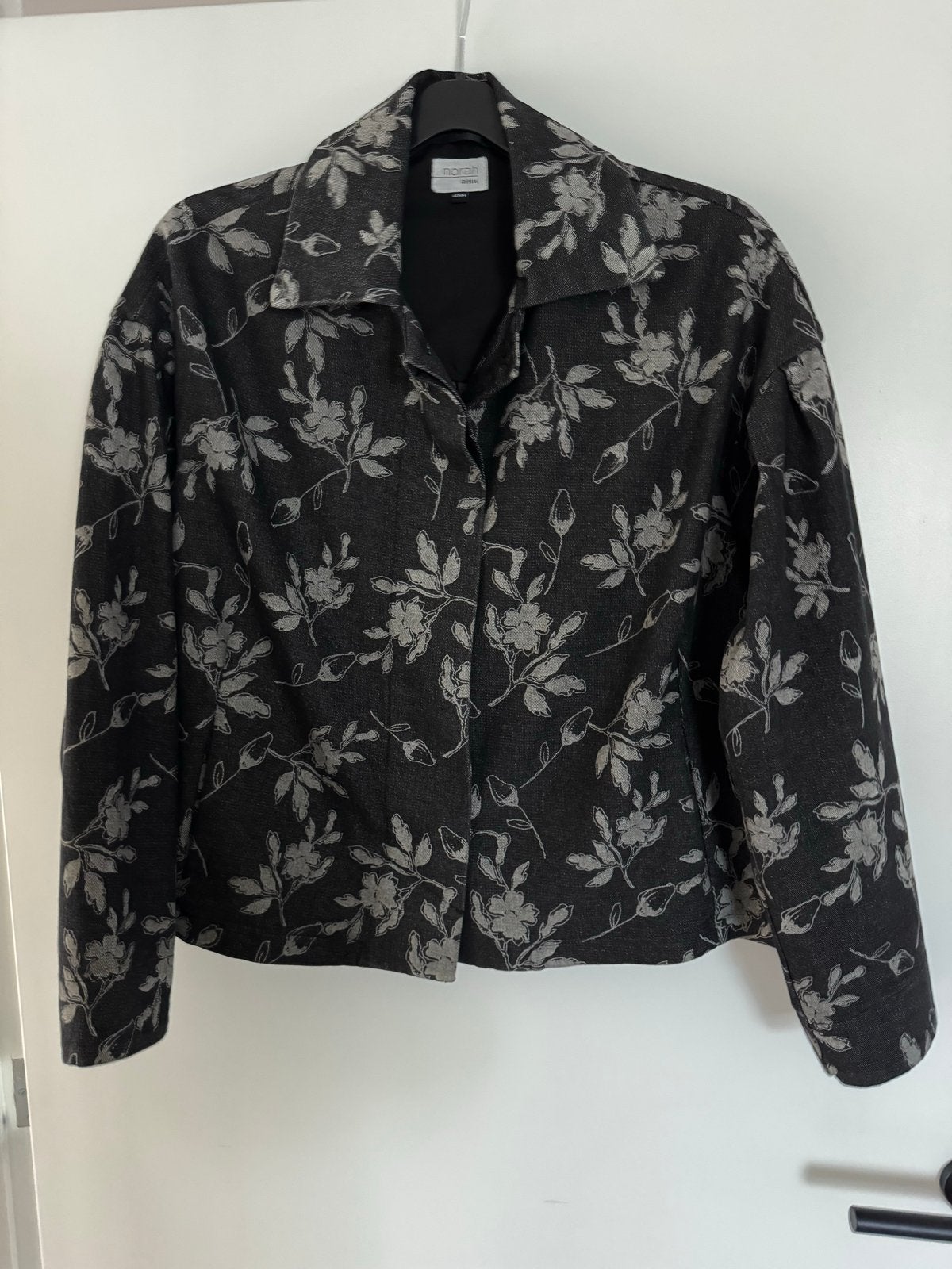 Norah Denim Jasje met Bloemenprint - Maat 42/44, Ophalen of Verzenden, Zo goed als nieuw, Maat 42/44 (L), Zwart