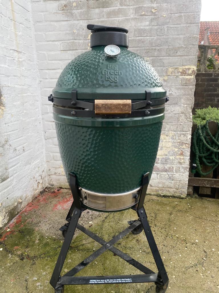 Big Green Egg Large met onderstel en hoes, Tuin en Terras, Houtskoolbarbecues, Gebruikt, Ophalen