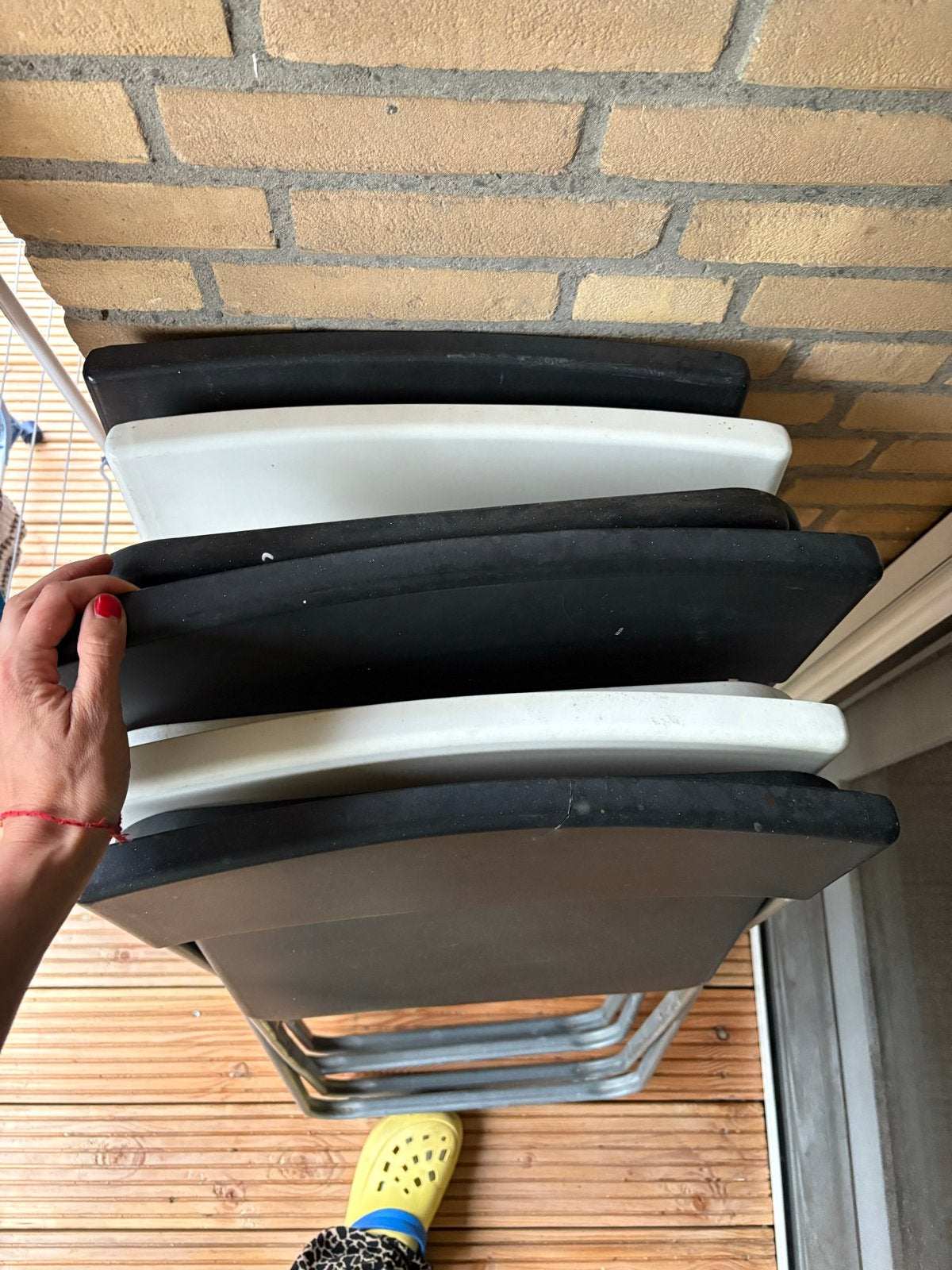 Set van 6 stapelbare stoelen, zwart en wit, Gebruikt, Zwart, Ophalen of Verzenden, Vier