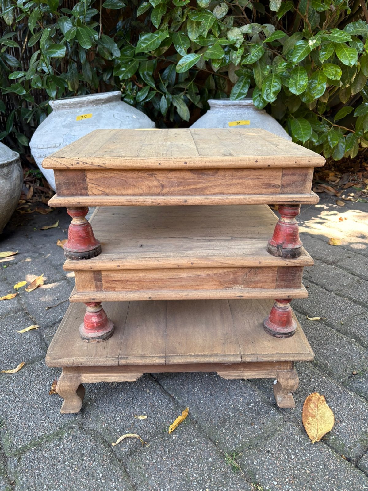 3 bajot tafeltjes NU € 19 per stuk!!, Ophalen