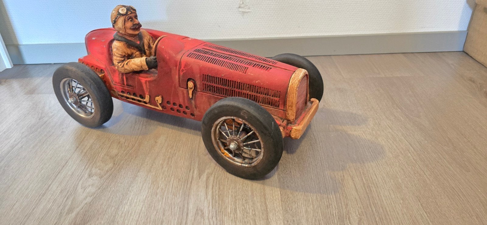 Vintage  raceauto met coureur - decoratief model, Ophalen