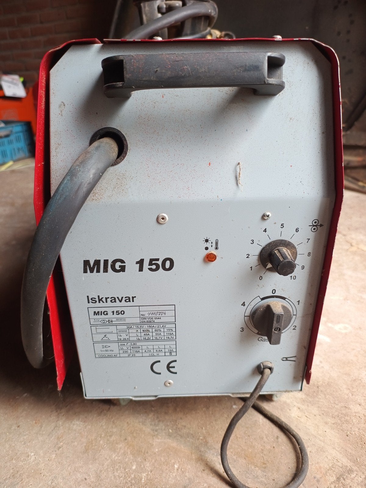 Iskravar MIG 150 lasapparaat met gasfles en toebehoren, Ophalen of Verzenden, Gebruikt, 150 tot 250 ampère, Co2