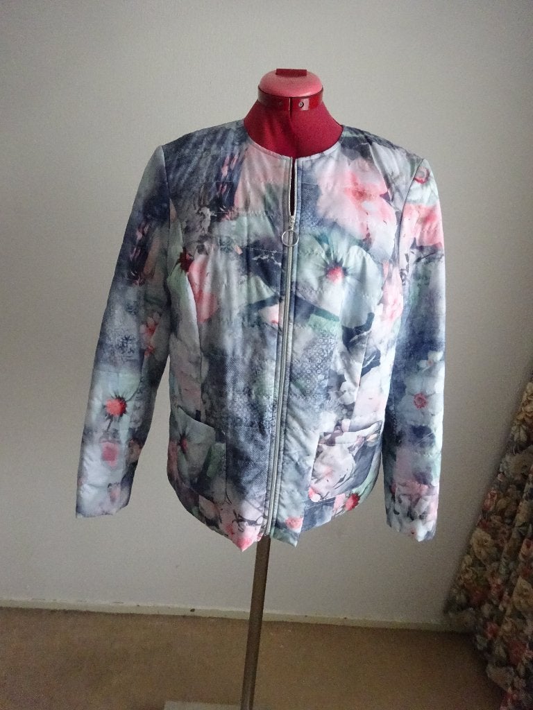 Frank Walder jasje mt 46, Kleding | Dames, Jasjes, Kostuums en Pakken, Verzenden, Zo goed als nieuw, Maat 46/48 (XL) of groter