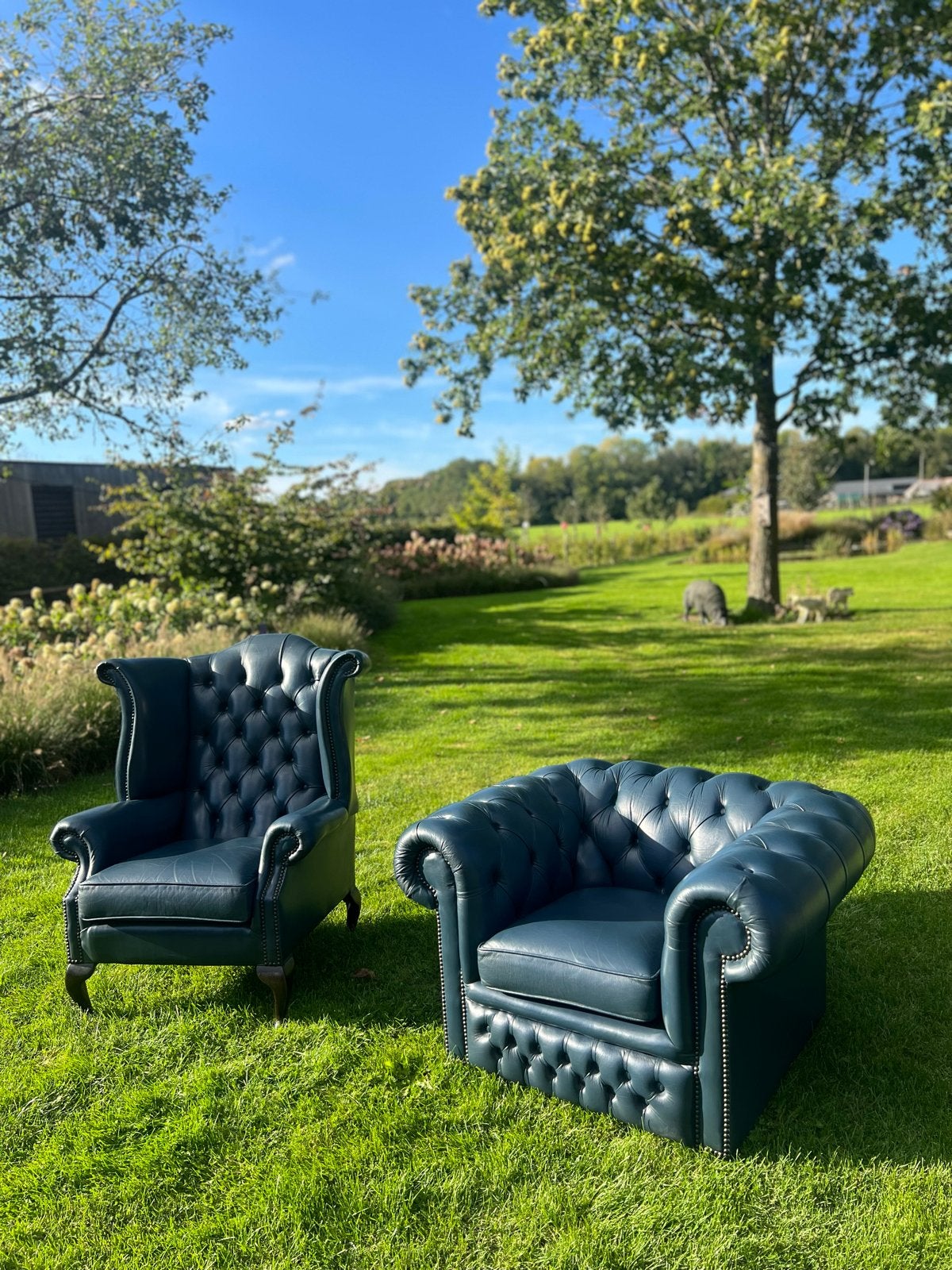 2 blauwe Chesterfield fauteuils in zeer goede staat, Huis en Inrichting, Ophalen of Verzenden, Zo goed als nieuw, Leer