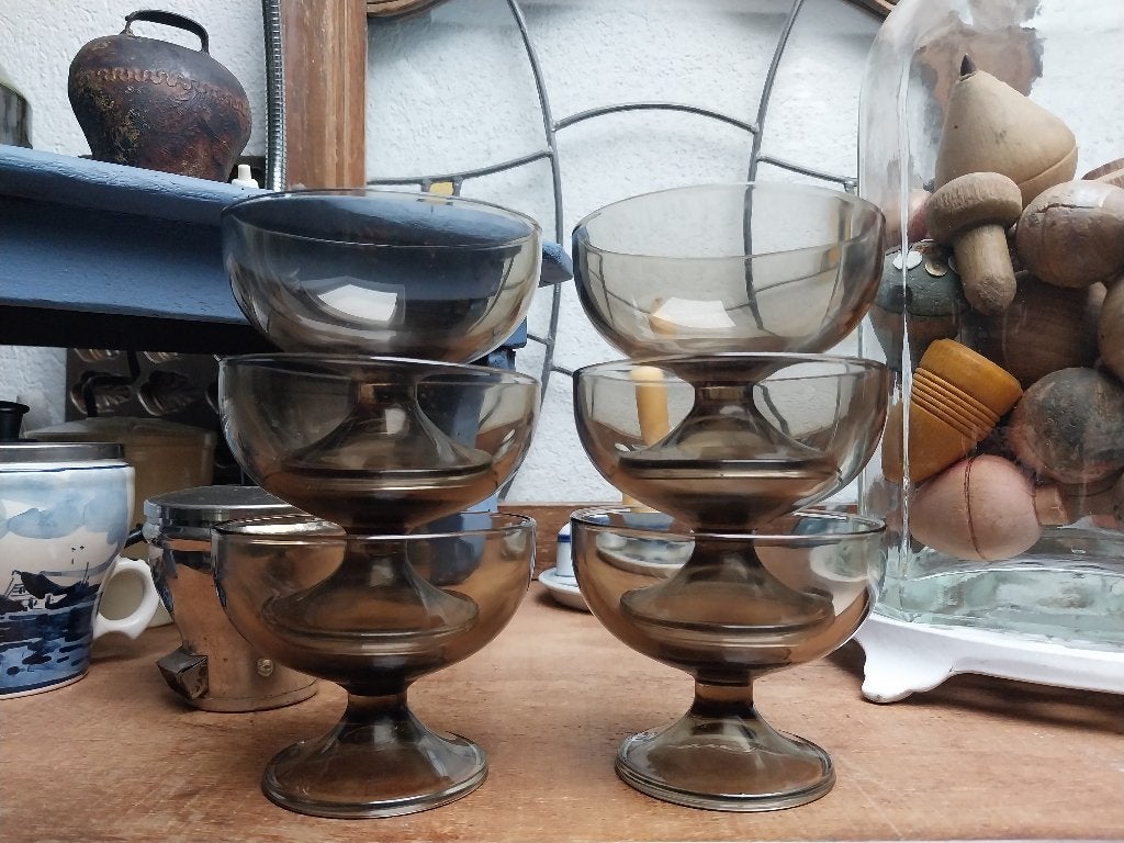 uit oma's kast 6x vintage glazen ijscoupe, Huis en Inrichting, Ophalen, Vintage, Aardewerk, Schaal of Schalen