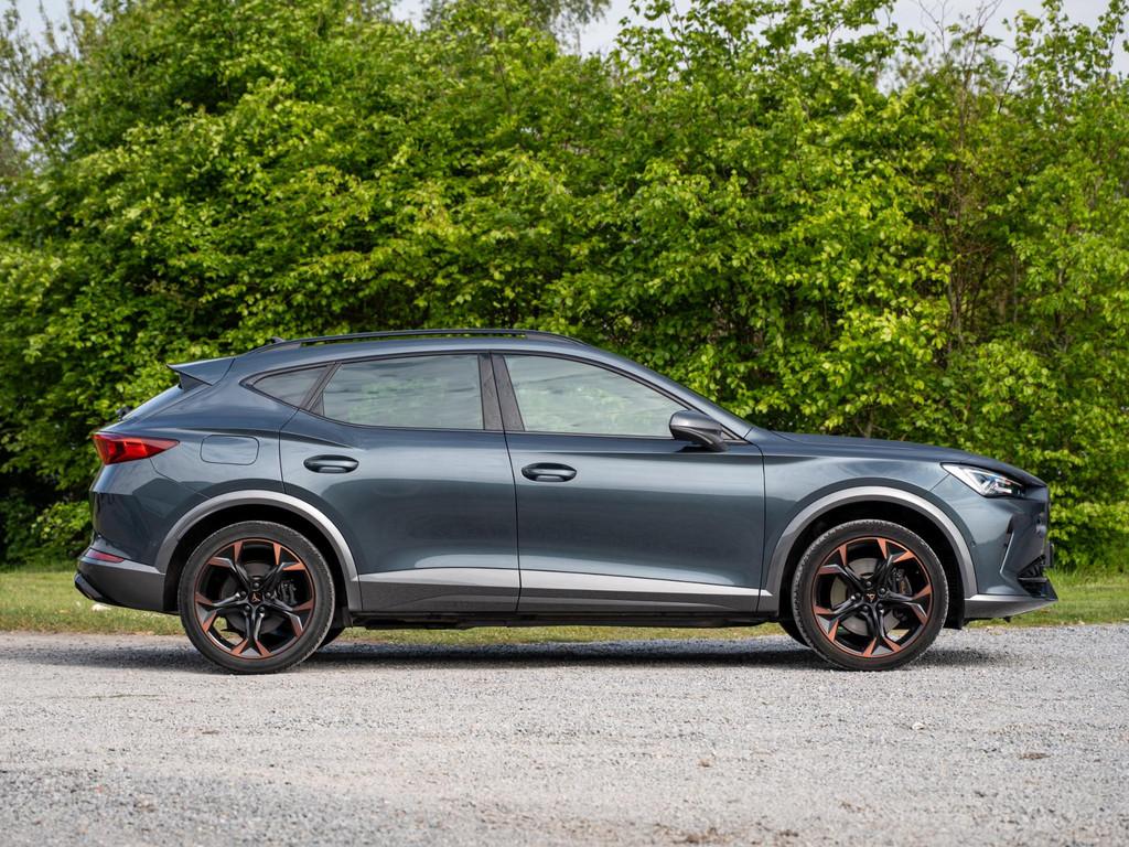 CUPRA Formentor 1.4 e-Hybrid VZ // trekhaak // 360 camera //, Auto's, Cupra, Stof, Gebruikt, 4 cilinders, Formentor