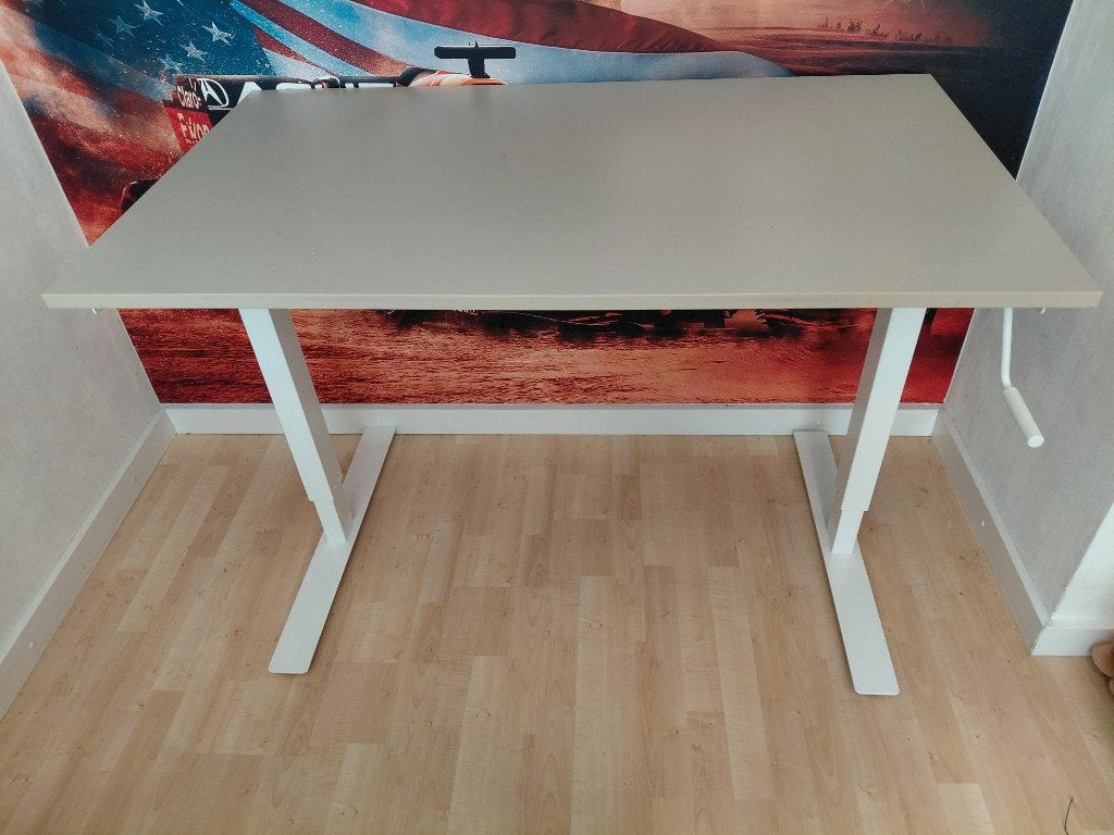 Te koop in hoogte verstelbaar IKEA bureau plus bureau stoel, Ophalen, Zit-sta bureau, Gebruikt, In hoogte verstelbaar