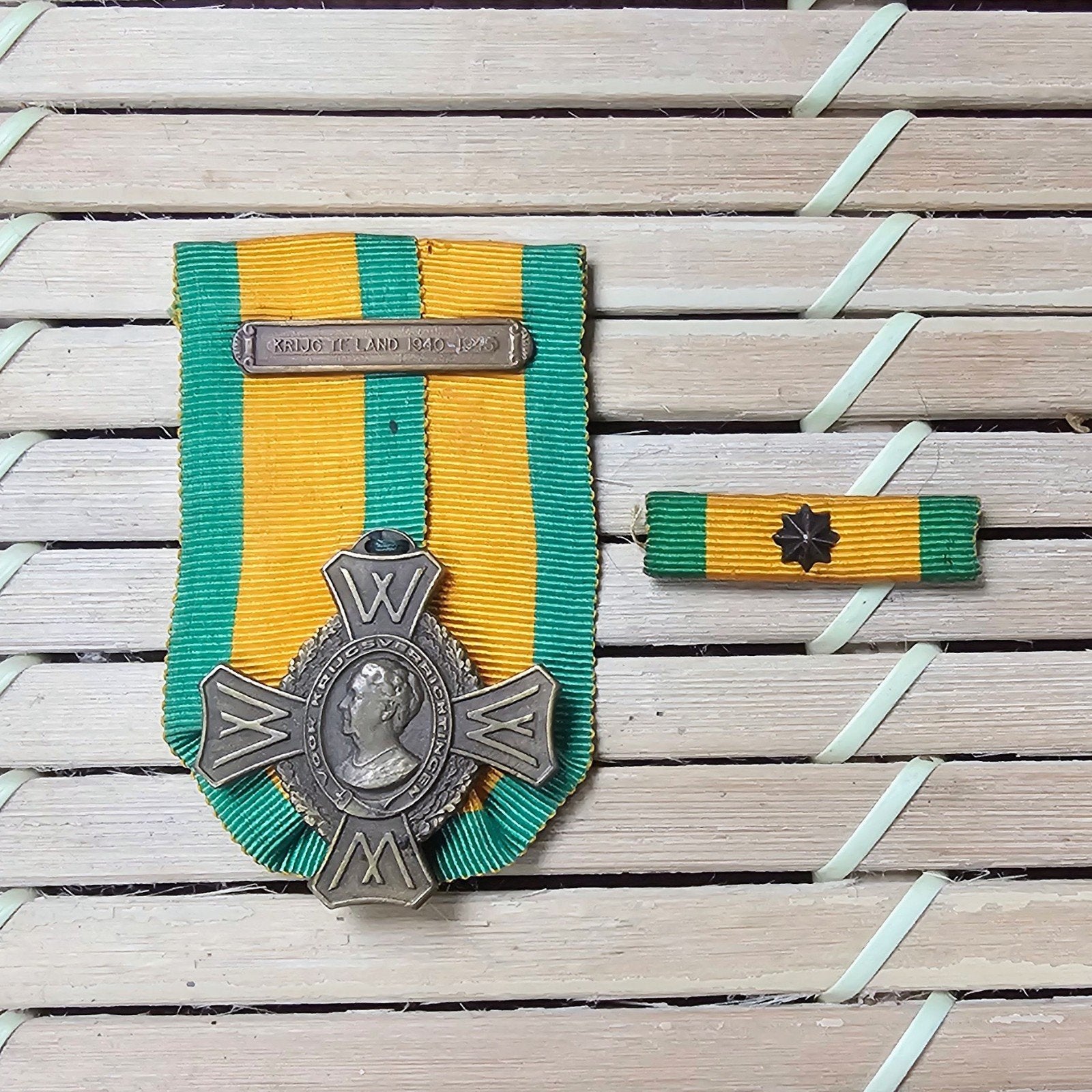 Oorlogsherinneringskruis (OHK) met gesp & baton –, Ophalen of Verzenden, Landmacht, Nederland, Lintje, Medaille of Wings