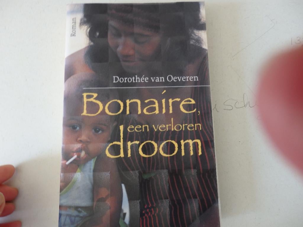Bonaire een verloren droom, Ophalen of Verzenden, Zo goed als nieuw