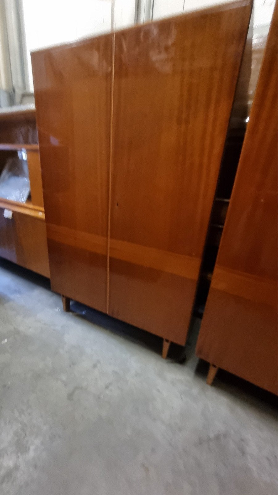 Foto 6 van vintage kledingkasten jaren 60 €425,- per stuk