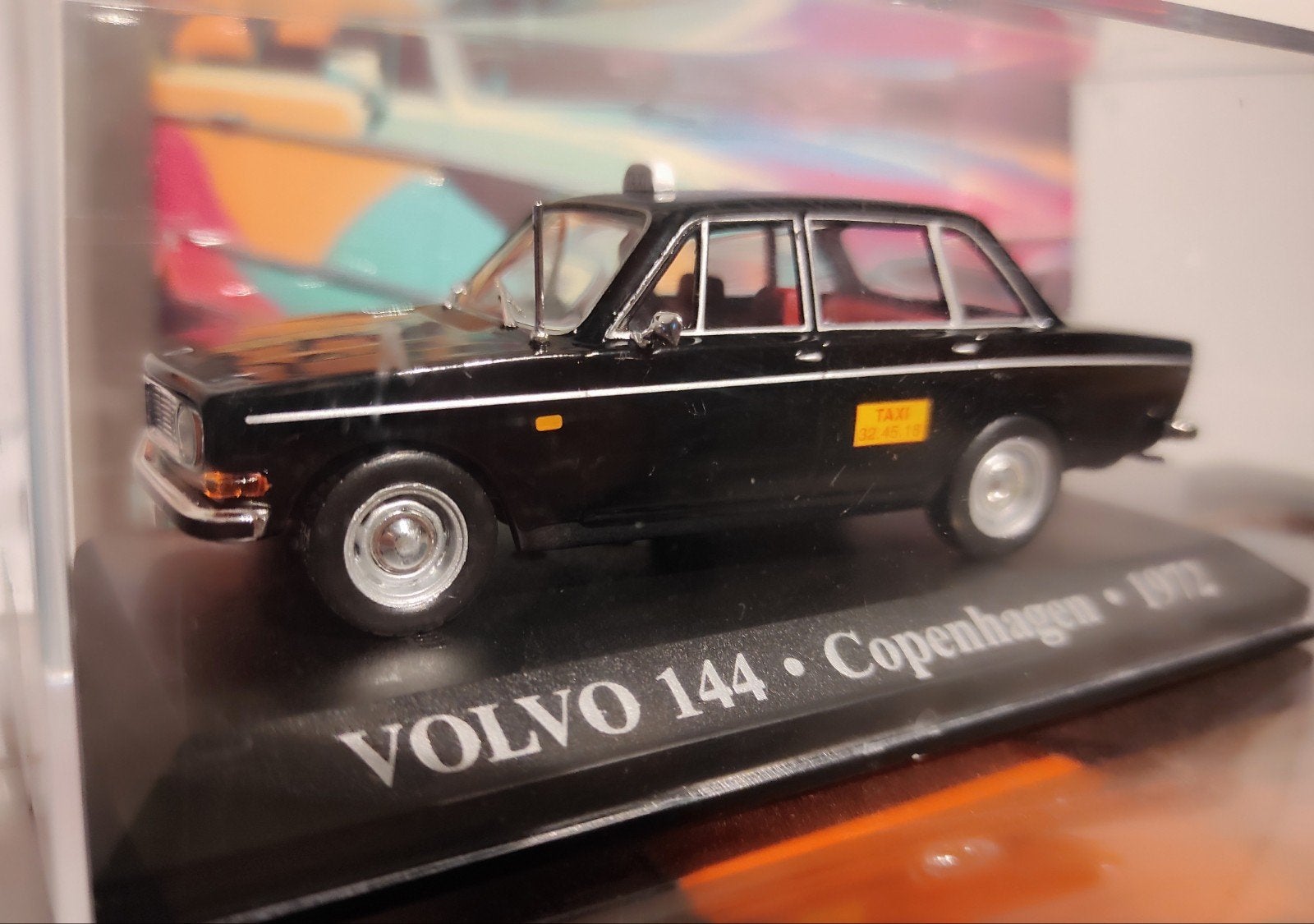 Volvo 144 taxi zwart 1972 1:43 in vitrinedoosje, Ophalen of Verzenden, Nieuw, Auto, Overige merken