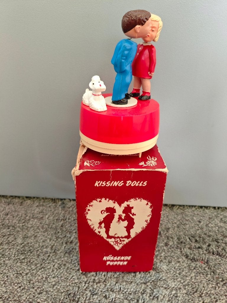 Magneto no. 94 'Kissing Dolls' uit oude West-Duitsland, Verzamelen, Ophalen of Verzenden, Overige typen
