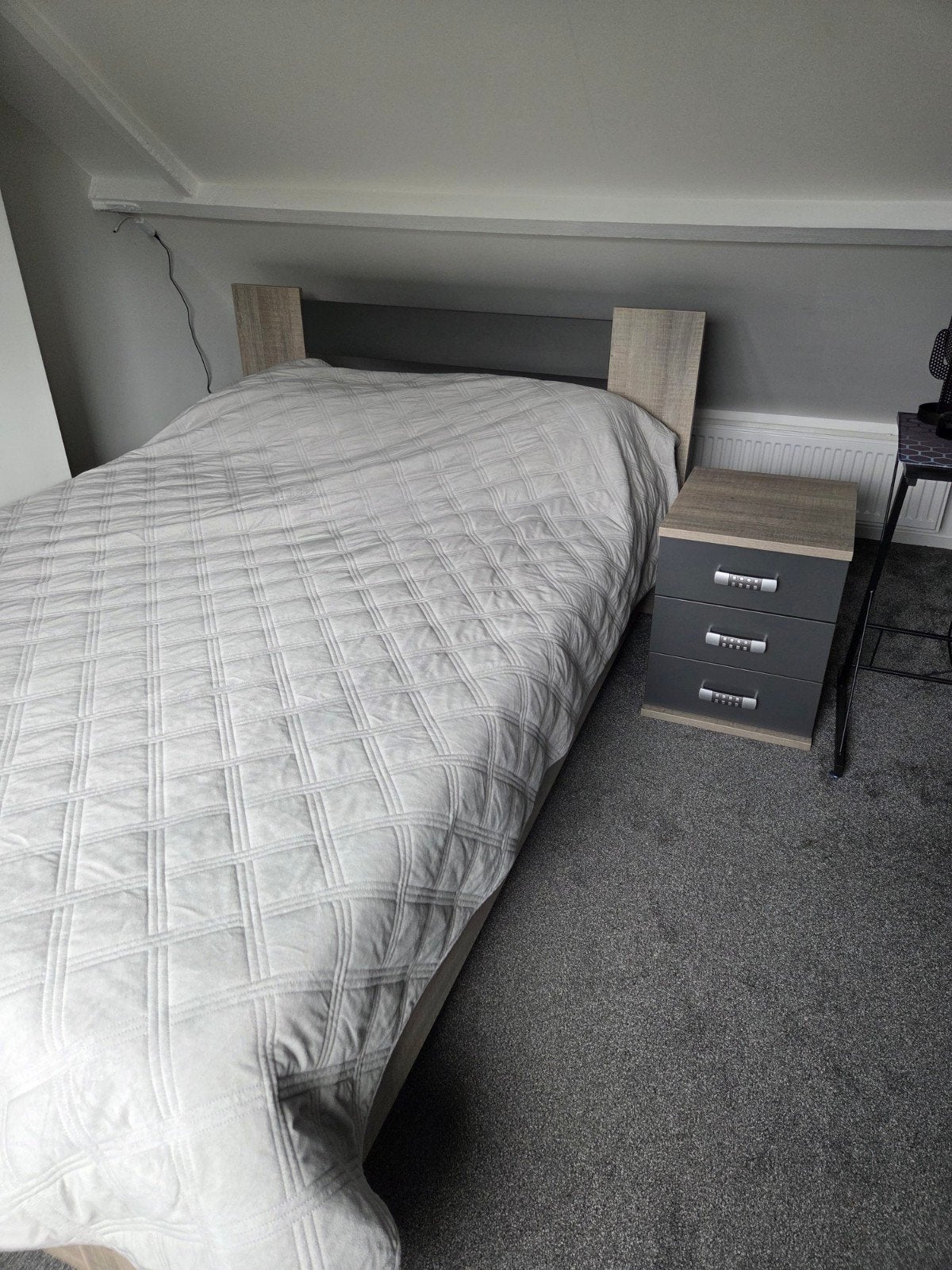 Tweepersoonsbed met nachtkastje en matras, Ophalen, 210 cm, Tweepersoons, 140 cm