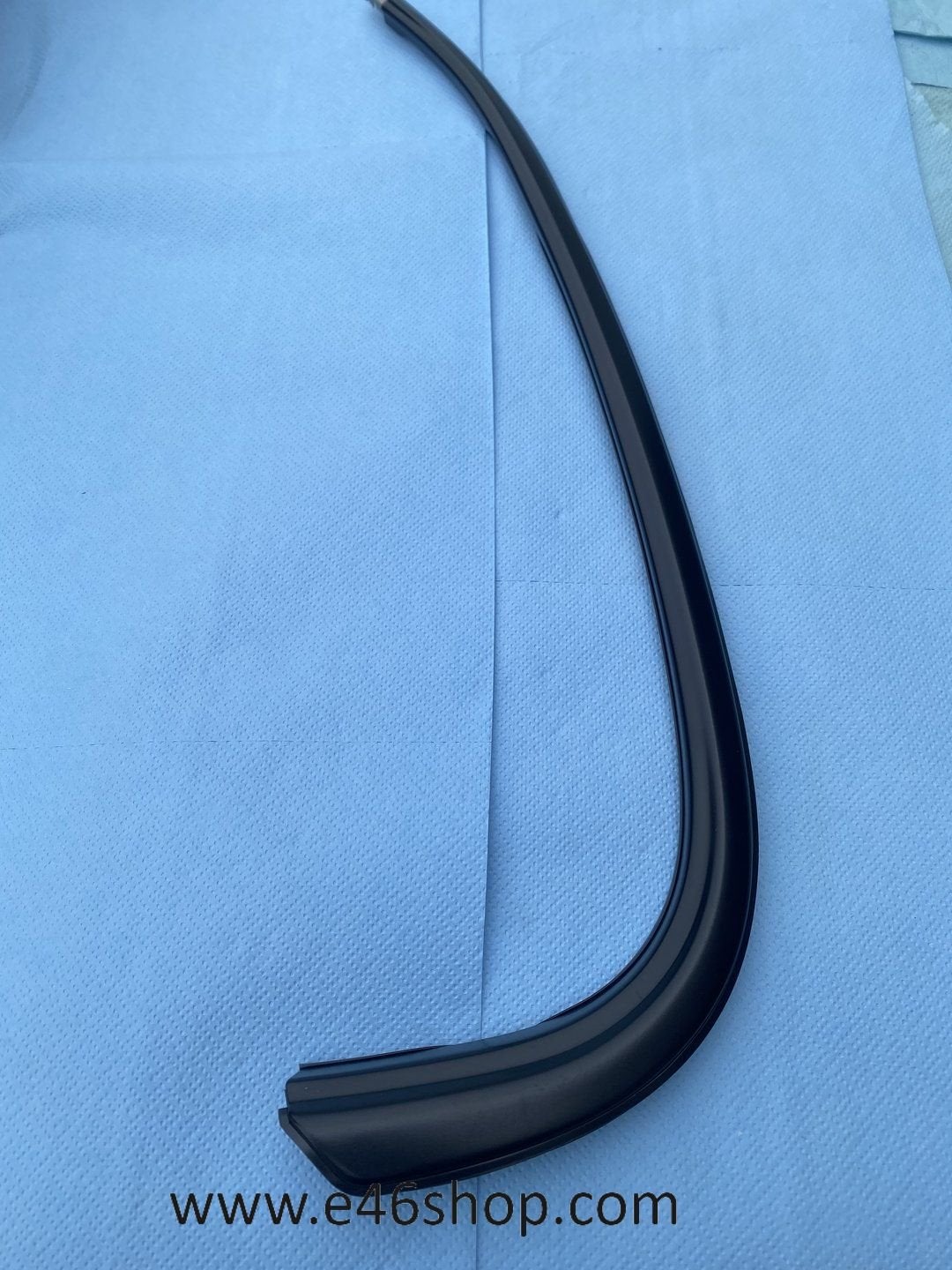 LIJST LINKS ACHTER SCHERM  BMW  E34 OEM 51132232437 NIEUW, Auto-onderdelen, -, -, Nieuw, Ophalen of Verzenden