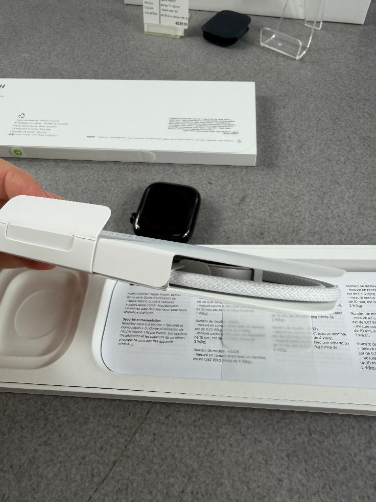 Apple Watch Series 11 | 42mm | Cell | ZGAN met bon | 401903, Zwart, Apple watch series 11, IOS, Ophalen of Verzenden