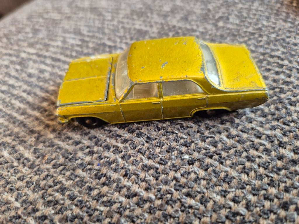 Lesney Opel Diplomat Goudkleurig - Vintage Speelgoe, Hobby en Vrije tijd, Ophalen of Verzenden, Gebruikt, Auto