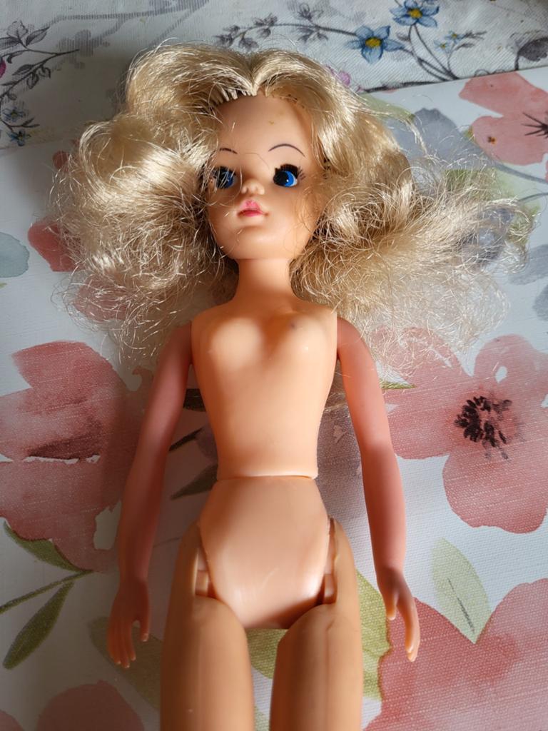 Prachtige sindy doll hongkong, Verzamelen, Poppen, Verzenden, Zo goed als nieuw, Pop