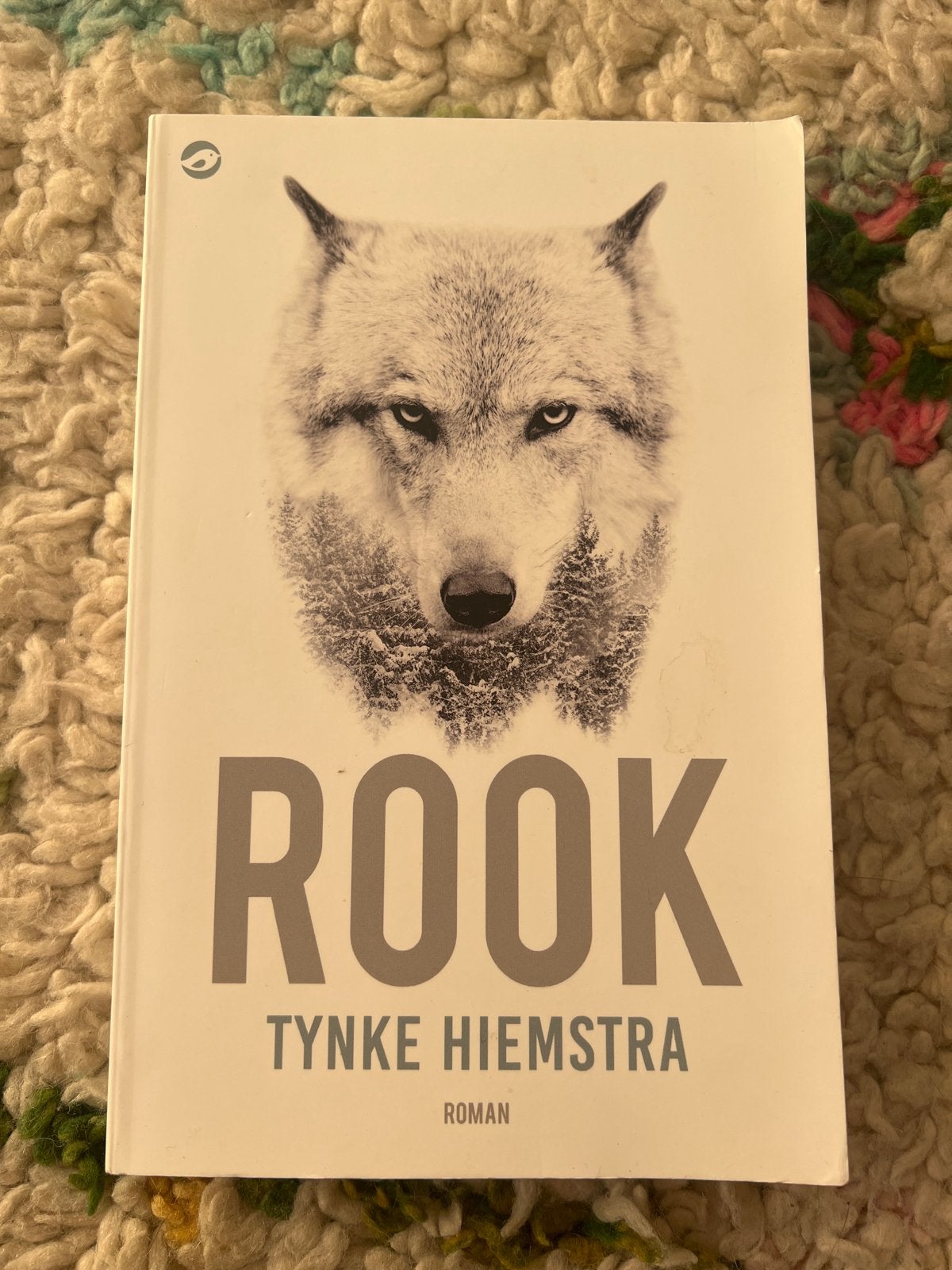 Rook - Tynke Hiemstra (Roman), Ophalen of Verzenden, Zo goed als nieuw, Nederland