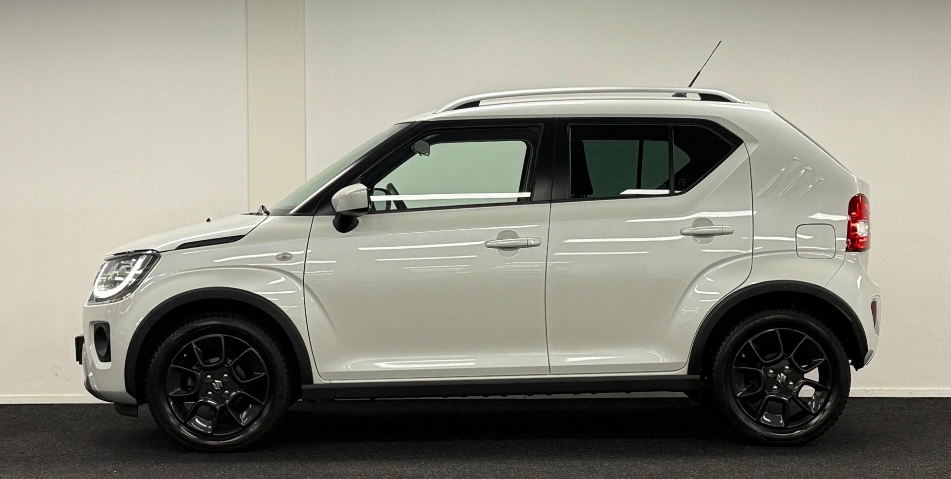 Suzuki Ignis 1.2 Smart Hybrid Style*Automaat*DealerOh*Camera, Auto's, Suzuki, 83 pk, Stof, Gebruikt, Zwart