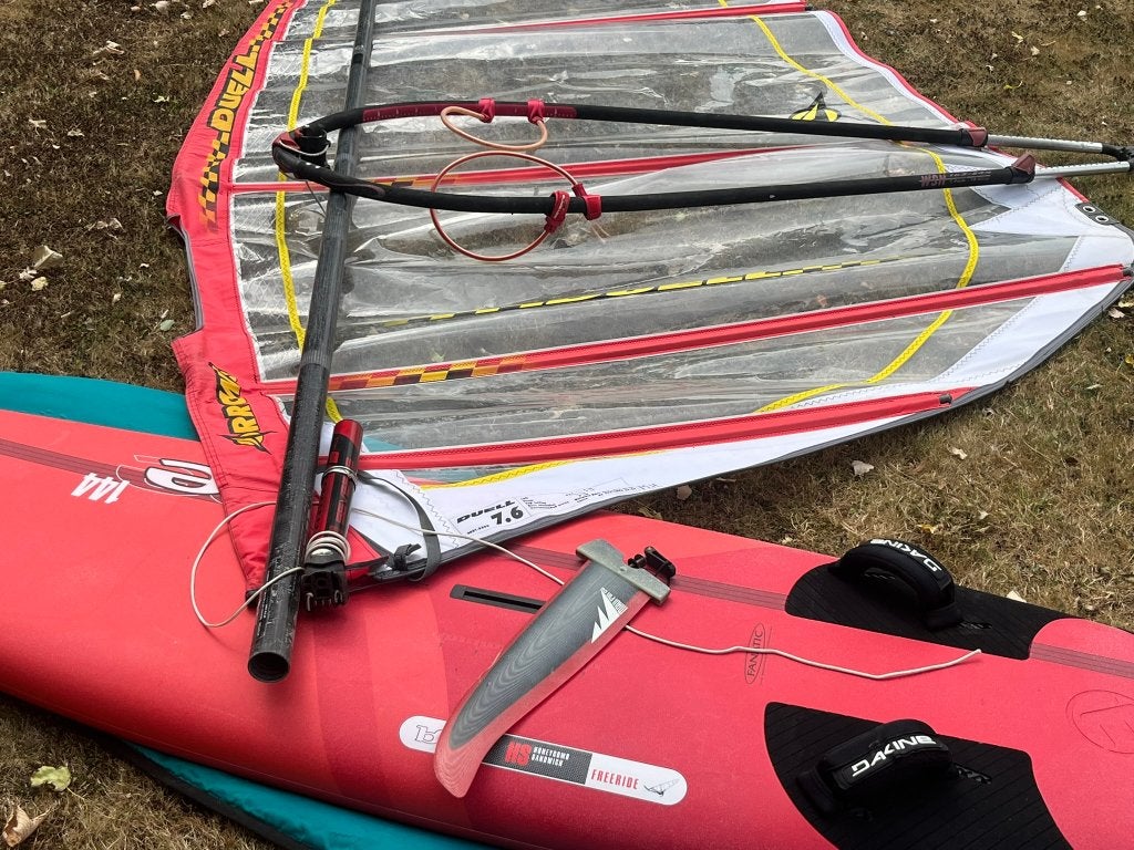 Complete Freeride Windsurfset - Fanatic Bee 144L metl 7.6m², Watersport en Boten, Windsurfen, Ophalen, 250 tot 300 cm, Gebruikt
