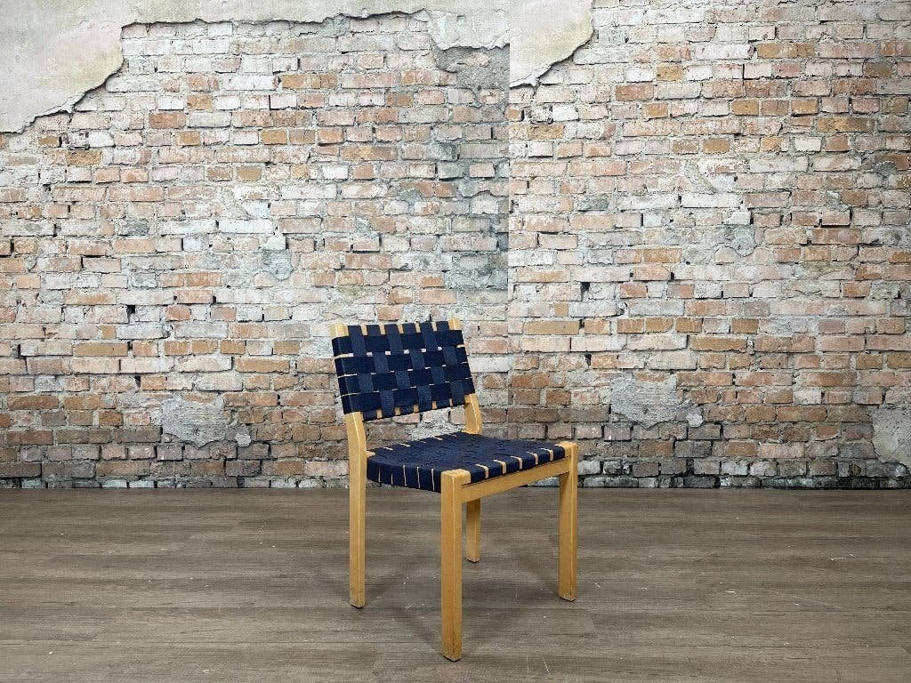 Artek Chair 611 – Blauw webbing & hout | Alvar Aalto, Ophalen, Hout, Blauw, Design
