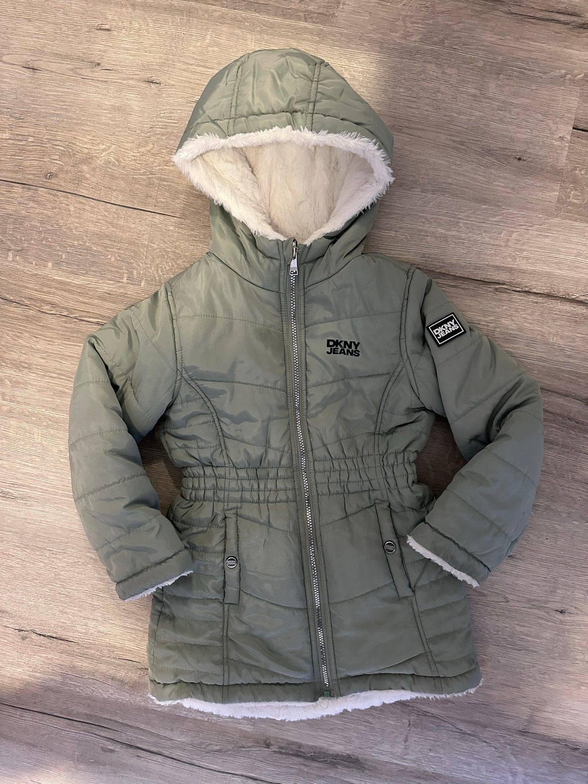 DKNY Jeans Meisjes Winterjas 122-128, Ophalen of Verzenden, Zo goed als nieuw, Meisje