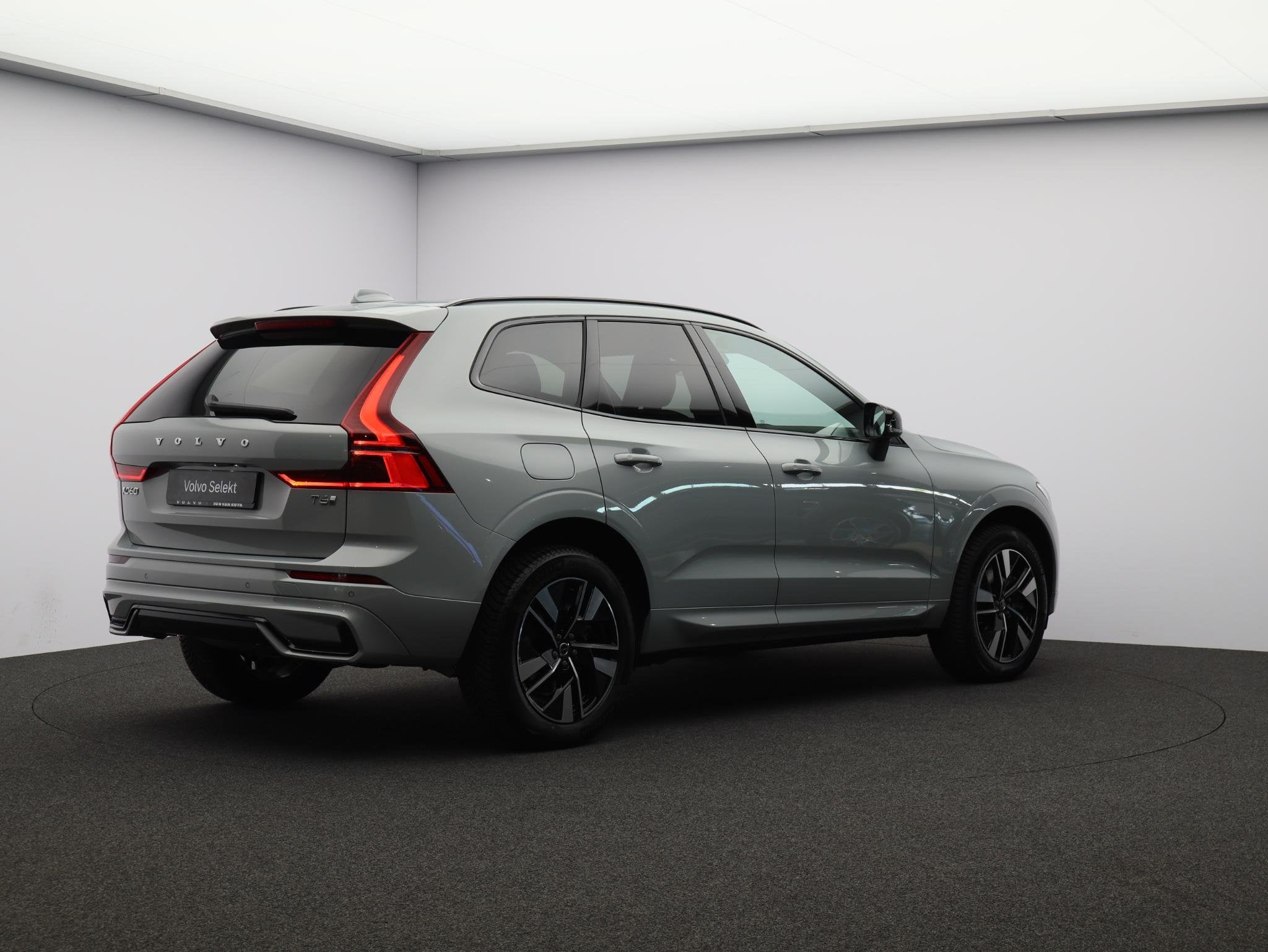 Volvo XC60 2.0 T6 Plug-in hybrid AWD Plus Dark / Pano. dak /, Automaat, Euro 6, 4 cilinders, 1969 cc