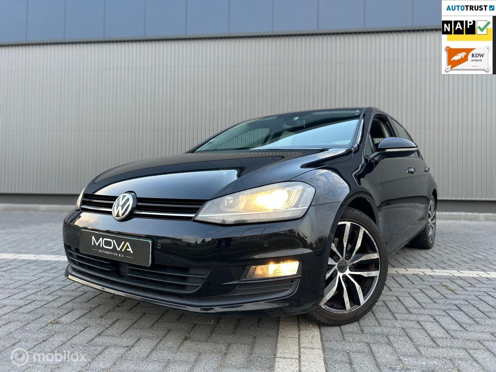 Volkswagen Golf 7 1.2 TSI Highline|APK|NAVI|CRUISE CONTR|, Auto's, Voorwielaandrijving, 4 cilinders, Zwart, Bedrijf