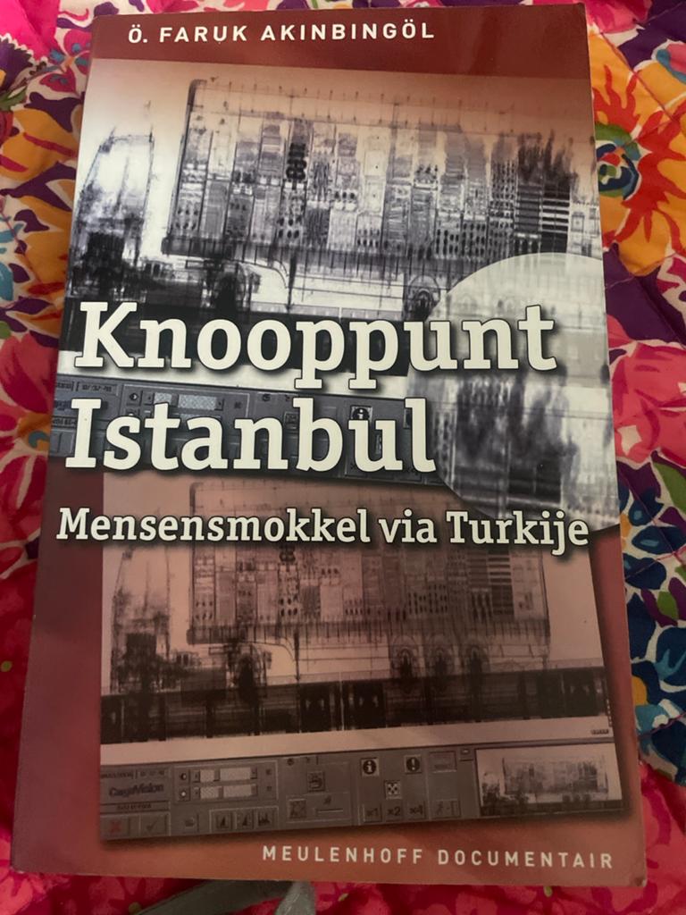 Knooppunt Istanbul: Mensensmokkel via Turkije, Ophalen of Verzenden, Gelezen, Europa overig