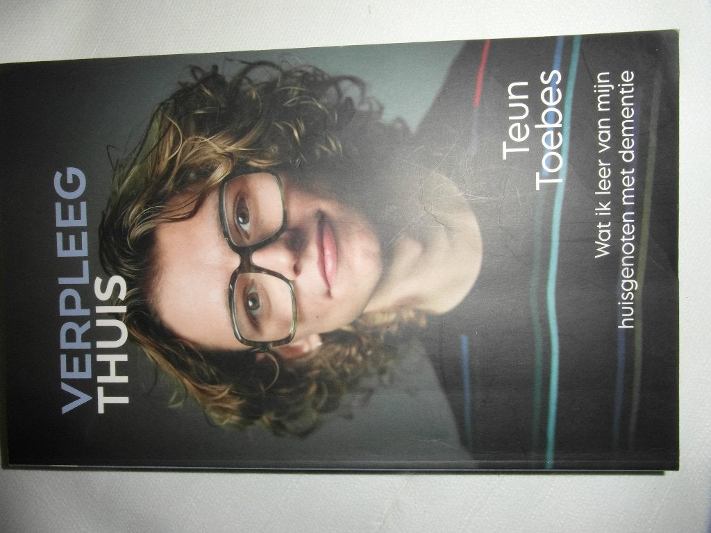 Verpleeg Thuis,  Teun Toebes, Ophalen of Verzenden, Zo goed als nieuw