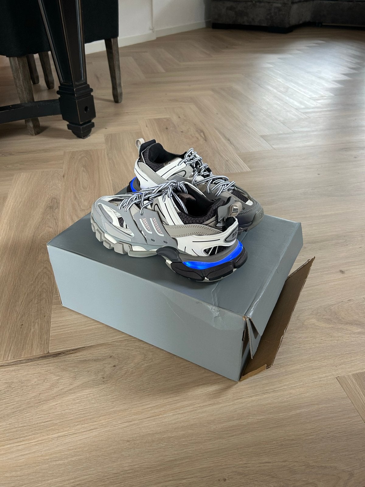 Balenciaga Track Sneakers Grijs/Wit met LED Gloednieuw, Ophalen of Verzenden, Nieuw, Grijs, Sneakers of Gympen