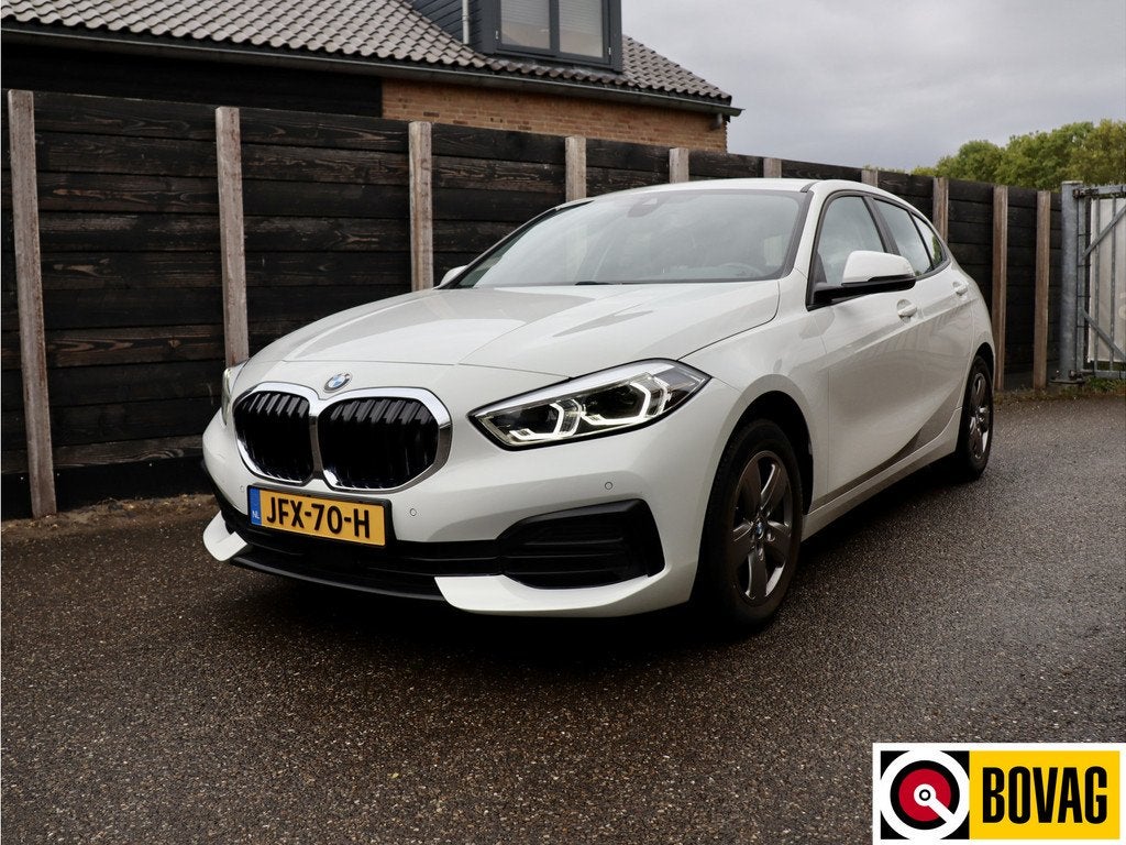 BMW 1-serie 118i Business Edition Plus automaat, nieuwstaat, Gebruikt, Wit, Bedrijf, 3 cilinders
