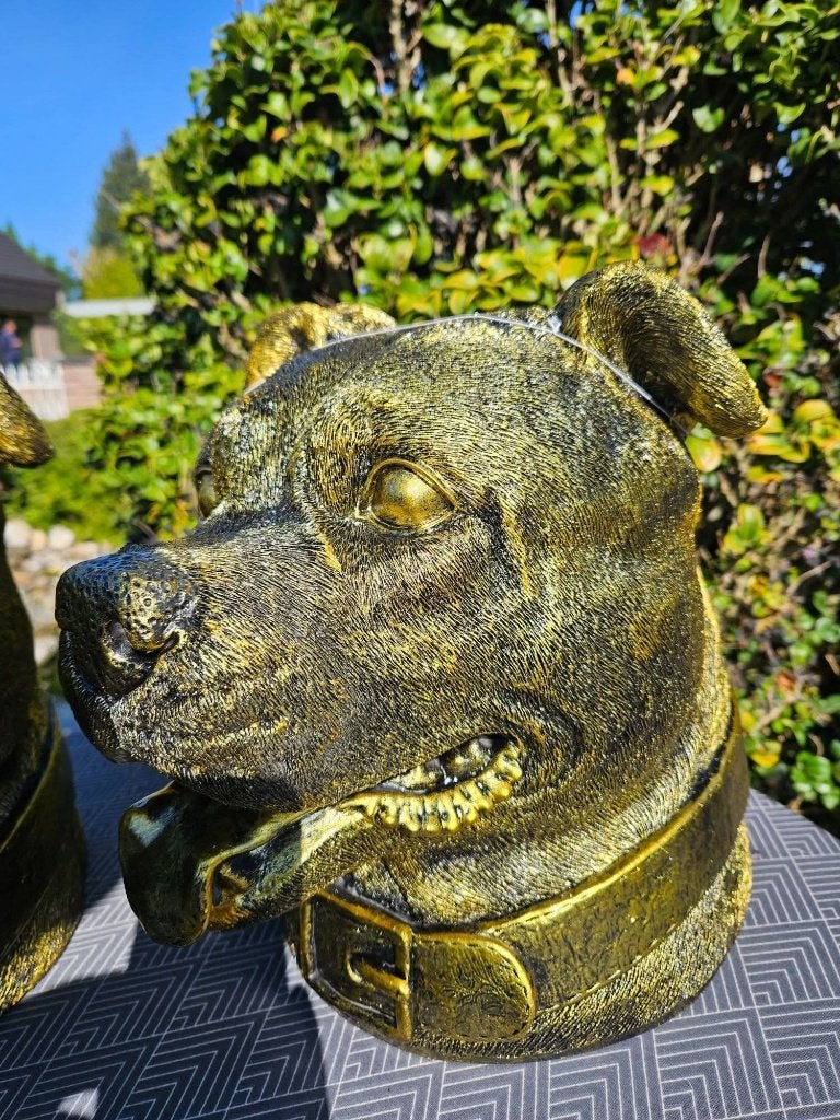 Polyester staffordshire kop, Tuin en Terras, Ophalen of Verzenden, Nieuw, Kunststof, Dierenbeeld