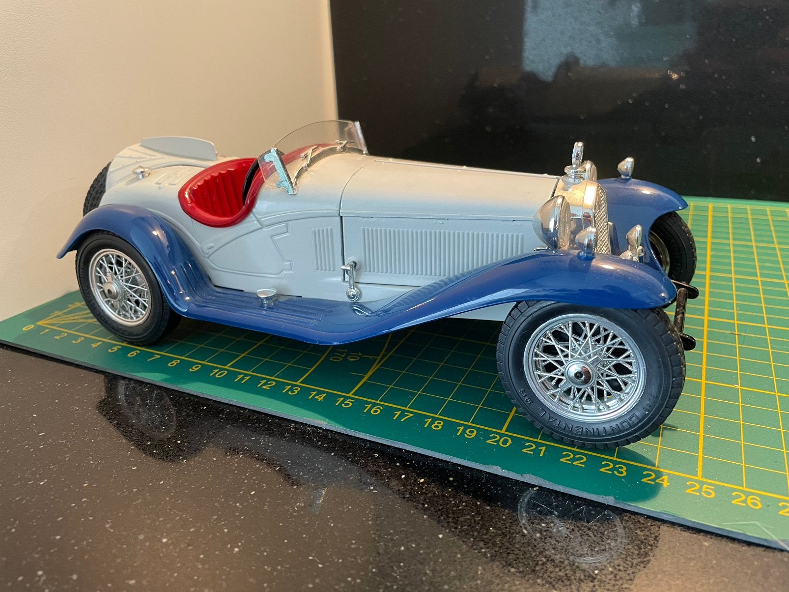 Alfa Romeo 2300 Spider (1932) Bburago 1/18 wit/blauw/rood, Ophalen of Verzenden, Zo goed als nieuw, Bburago