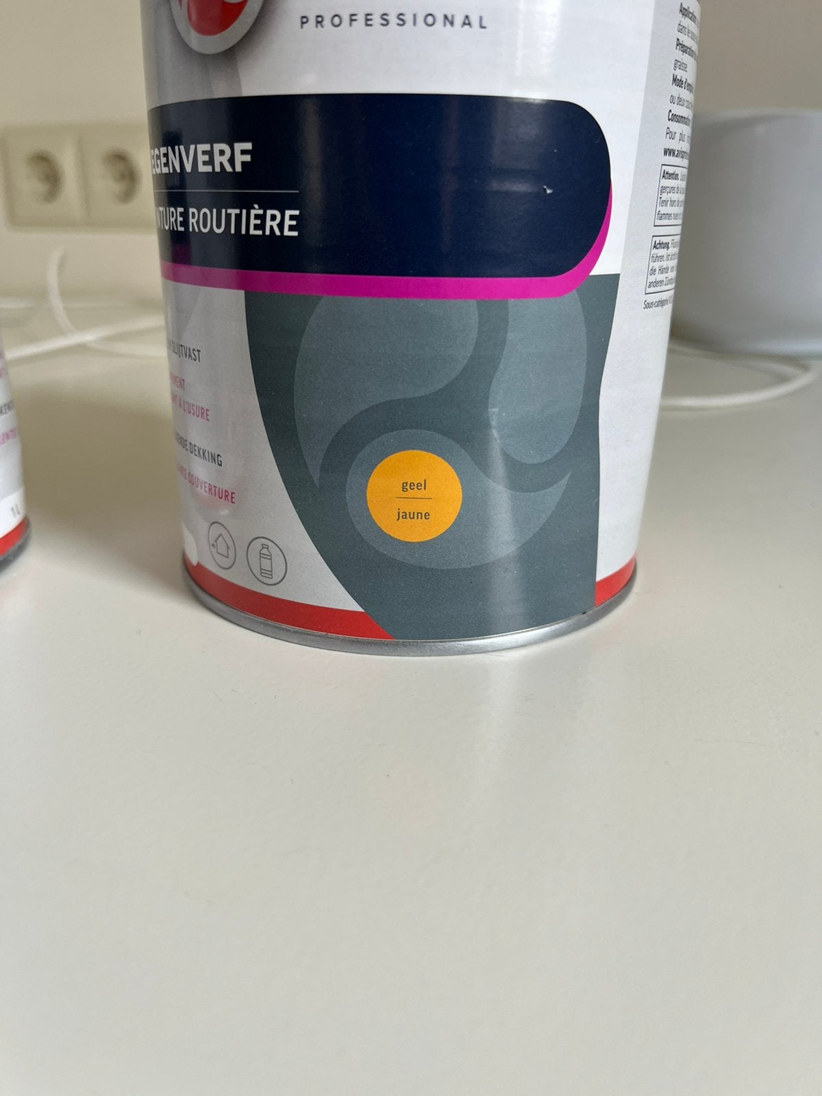 Wegenverf 2 liter, Doe-het-zelf en Verbouw, Verf, Beits en Lak, Minder dan 5 liter, Ophalen, Nieuw, Geel