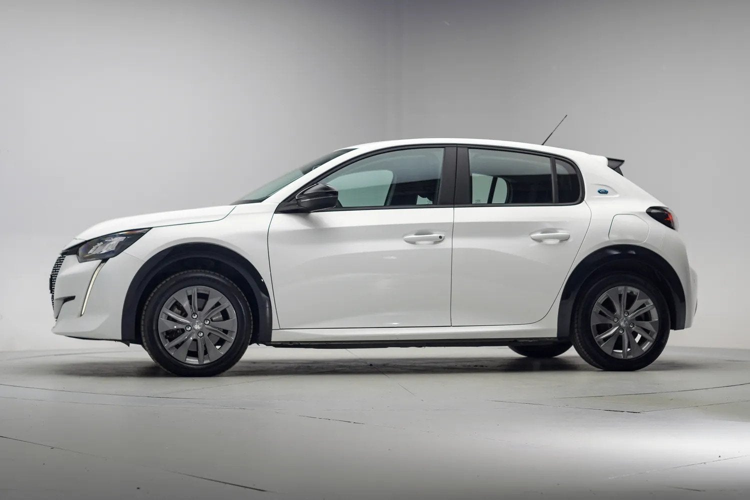 Peugeot e-208 EV Active Pack 50kWh [ LED Cruise control Navi, Auto's, 0 cilinders, Gebruikt, Automatische klimaatregeling, Wit