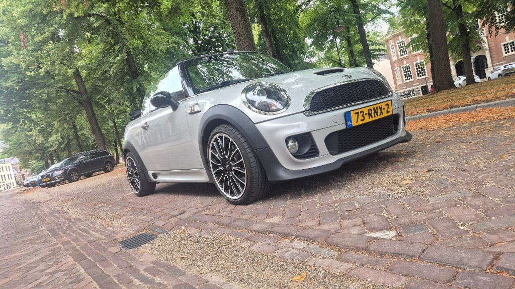 Mini Cooper S Cabrio JCW pakket 2011 - 180.000km, Auto's, Zwart, 4 cilinders, Cabriolet, 4 stoelen