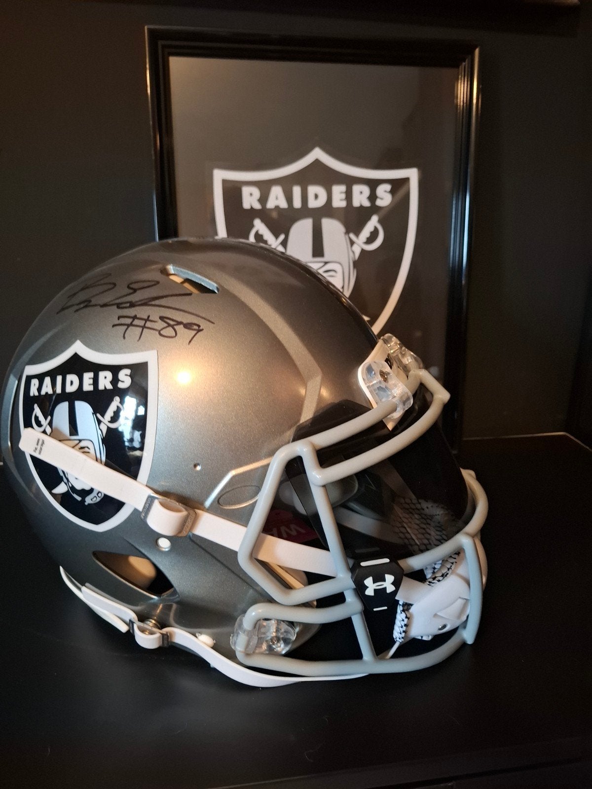 NFL RAIDERS fullsize helm gesigneerd met coa, Ophalen of Verzenden, Zo goed als nieuw
